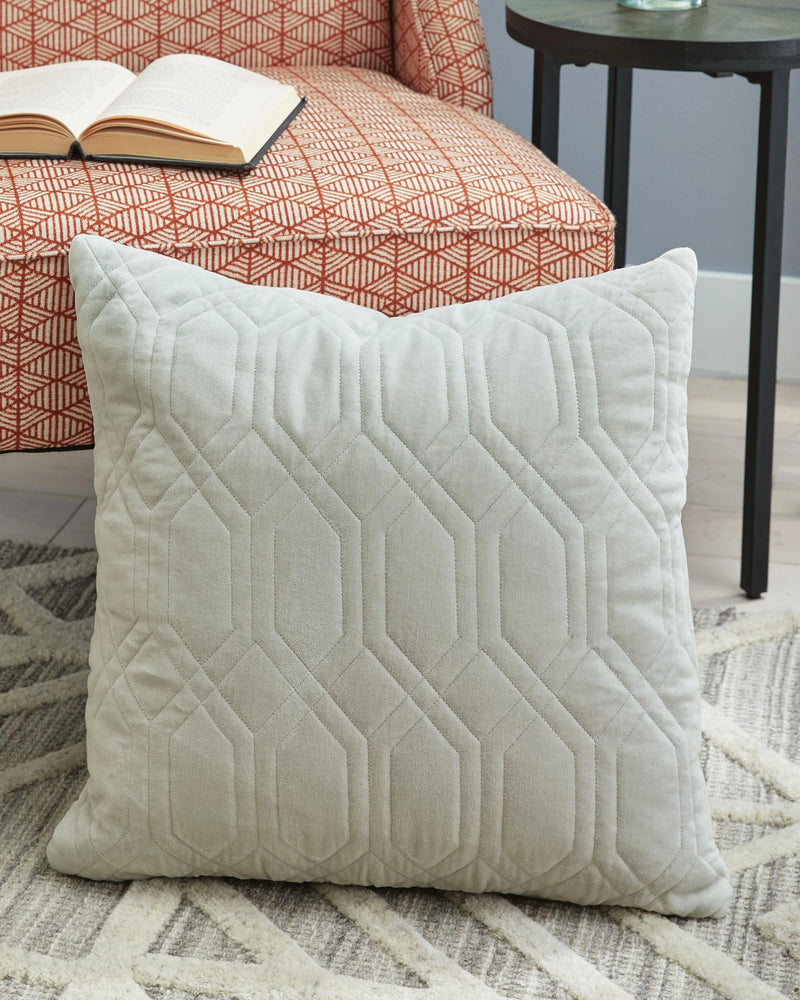 Doriana Pillow
